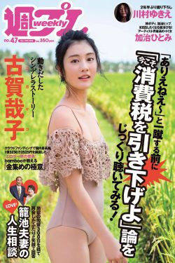 美女露双乳给男人吃奶